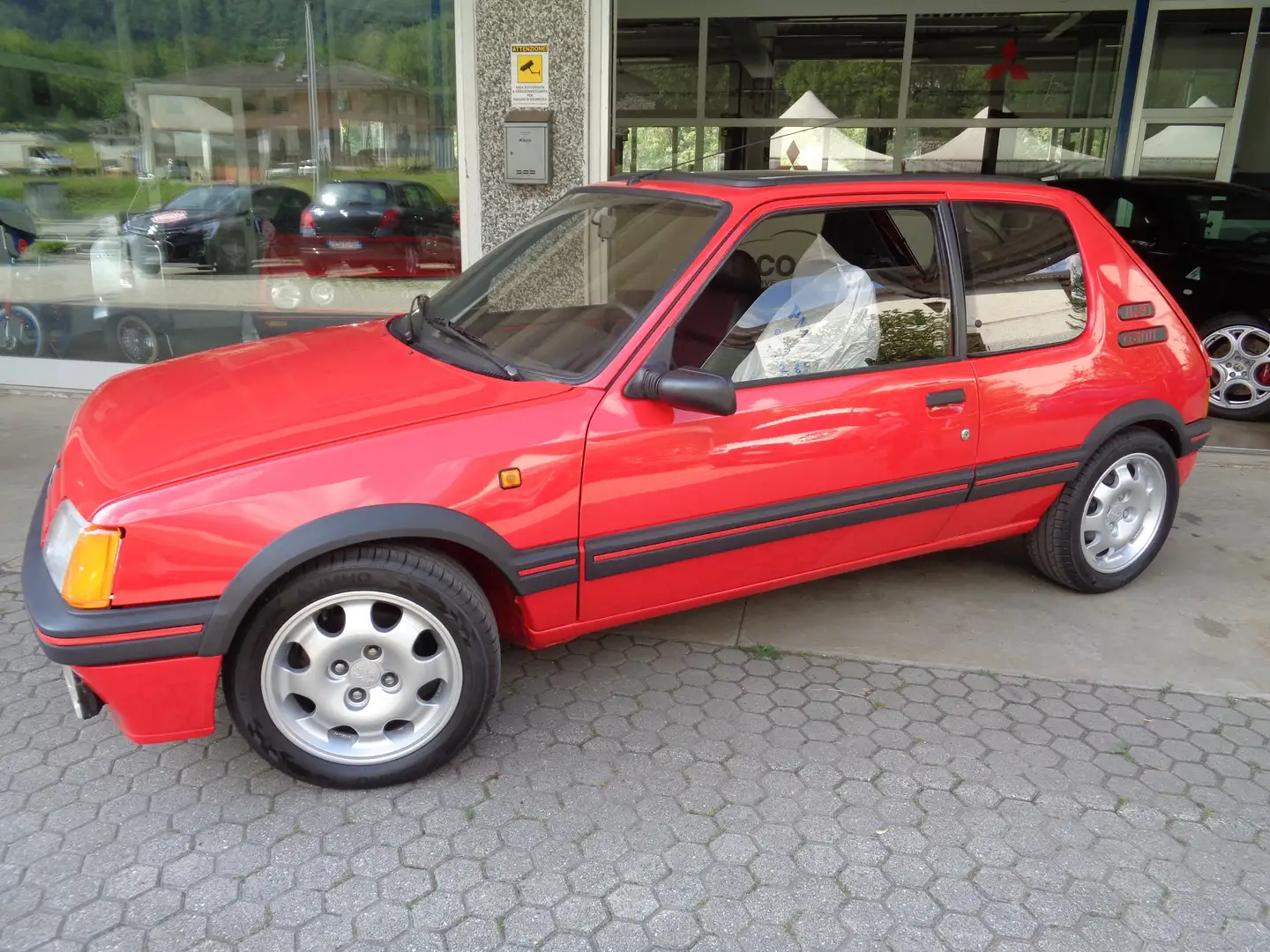 Peugeot 205 GTI Rosso - 2