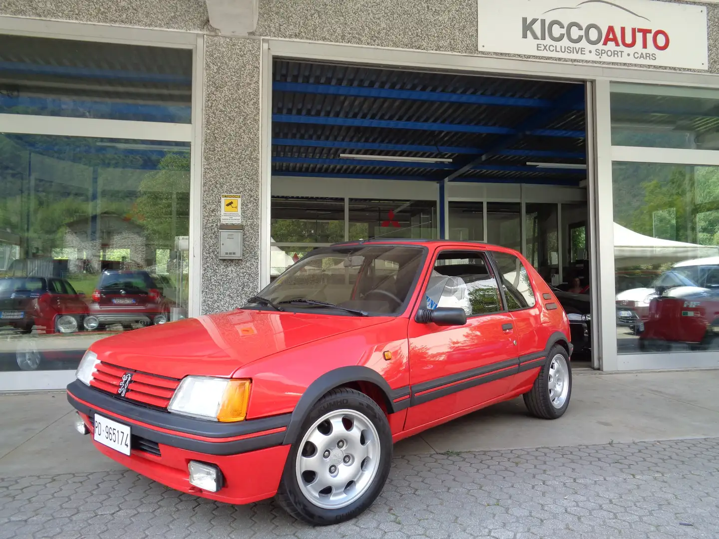 Peugeot 205 GTI Czerwony - 1
