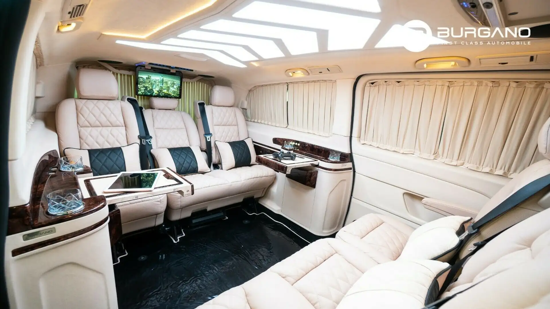 Mercedes-Benz V 300 V300 AMG 4Matic 8 Echtleder Sitze *VIP Shuttle* Schwarz - 1