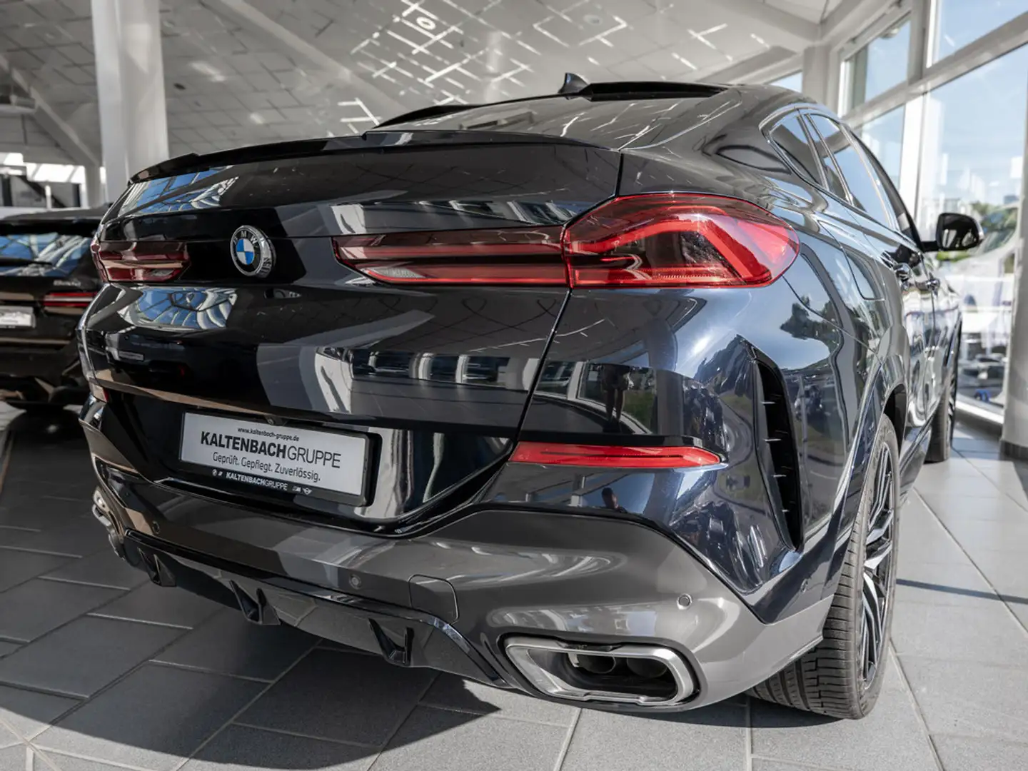 BMW X6 M 50i PANO AHK HUD 360° LASER LED STANDHZ Noir - 2