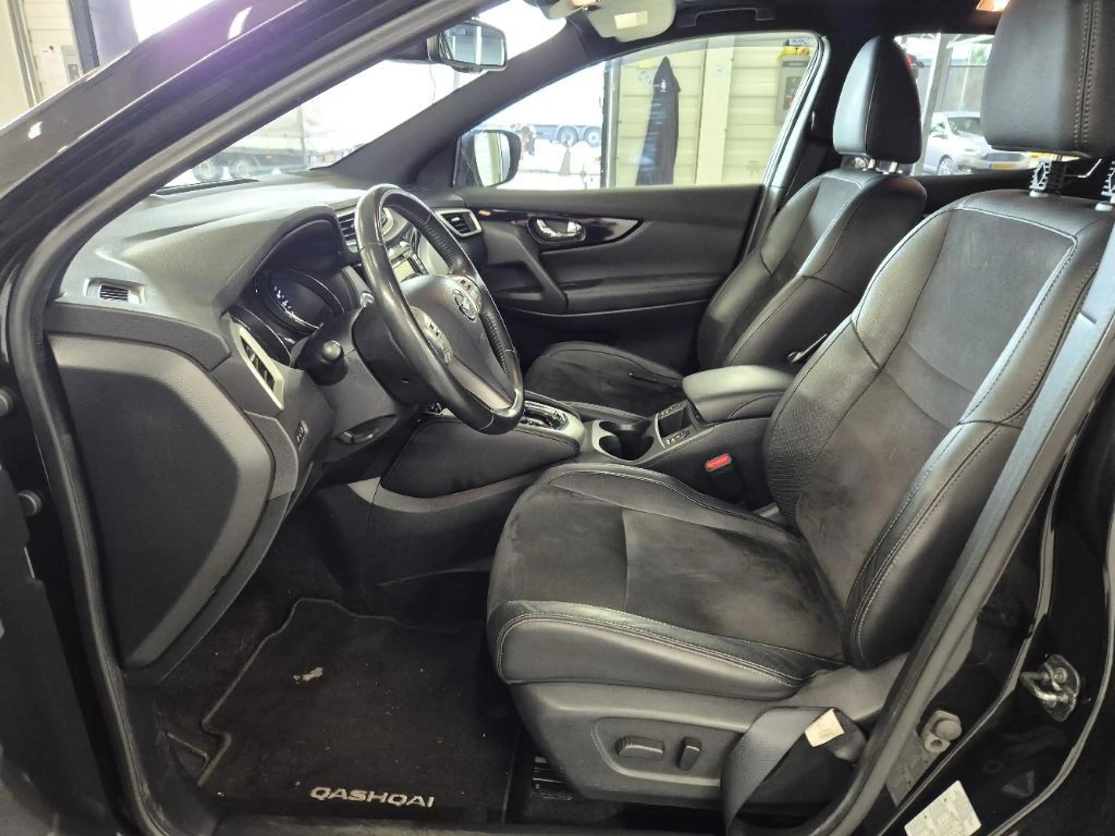 Nissan Qashqai 1.2 N-Vision|AUT|360•|PANO|HALFLEDER|STOELVERW|NAV — photo 19