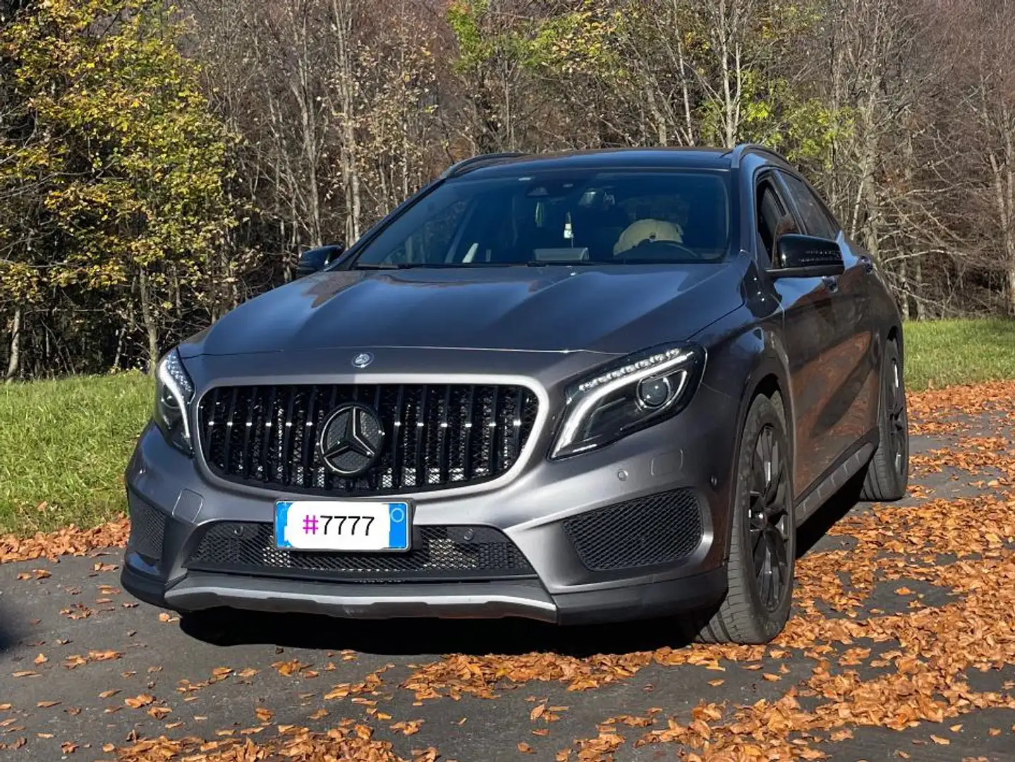 Mercedes-Benz GLA 220 Premium 4 matic Šedá - 1