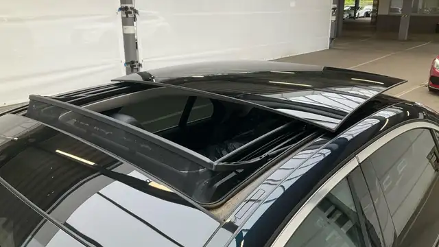 Mercedes-Benz E-Class view 10