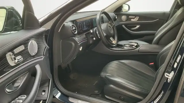 Mercedes-Benz E-Class view 5