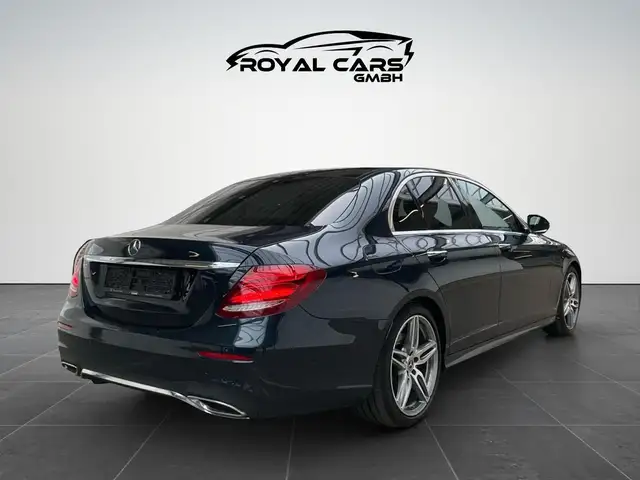 Mercedes-Benz E-Class view 4