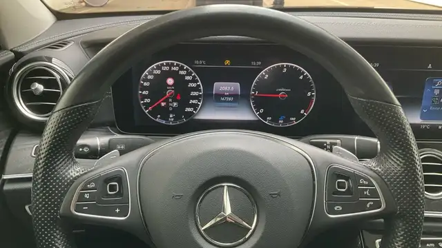Mercedes-Benz E-Class view 14