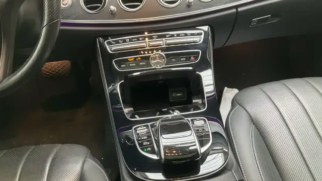 Mercedes-Benz E-Class view 13