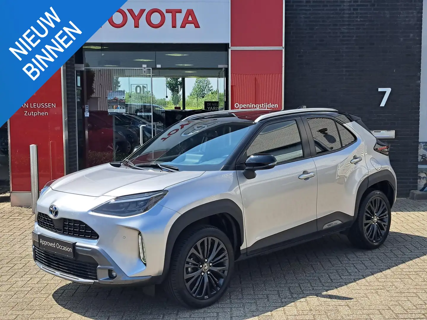 Toyota Yaris Cross 1.5 Hybrid Adventure ELEK. ACHTERKLEP STUUR- STOEL Plateado - 1