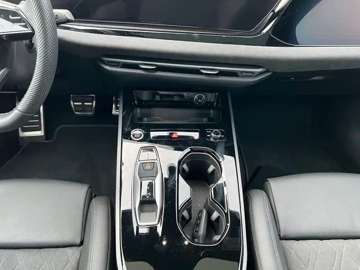 Audi A5 e-hybrid S line quattro 2025, foto 17