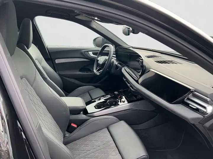 Audi A5 e-hybrid S line quattro 2025, foto 9