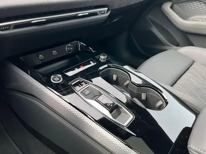 Audi A5 e-hybrid S line quattro 2025, foto 18