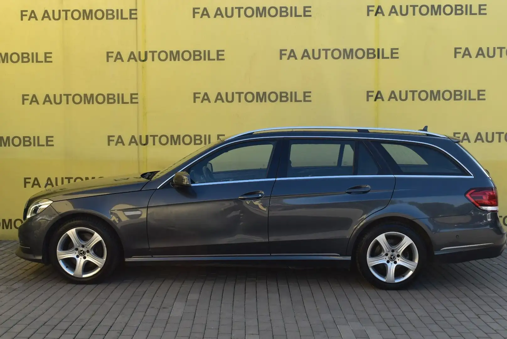 Mercedes-Benz E 250 T CGI BlueEfficiency/KLIMA/LED/PDC/SHZ/ Grau - 2