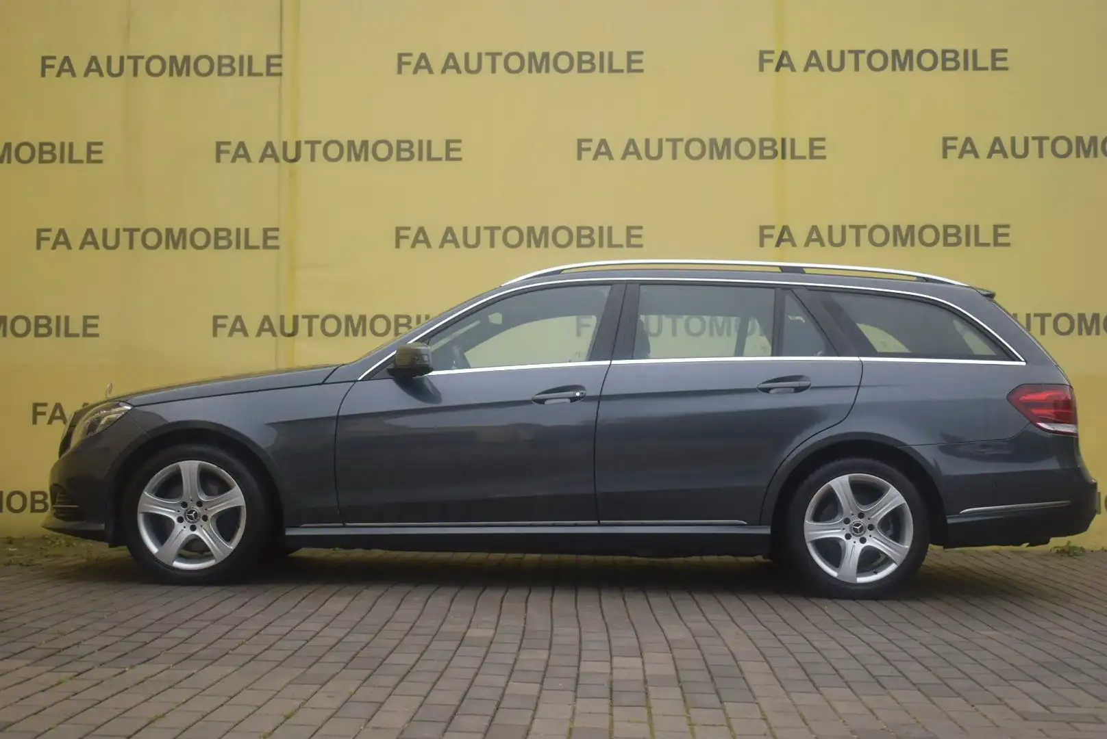 Mercedes-Benz E 250 T CGI BlueEfficiency/KLIMA/LED/PDC/SHZ/ Grau - 2