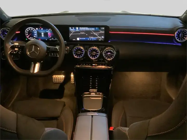 Mercedes-Benz CLA 200 (C118) 2025, foto 9