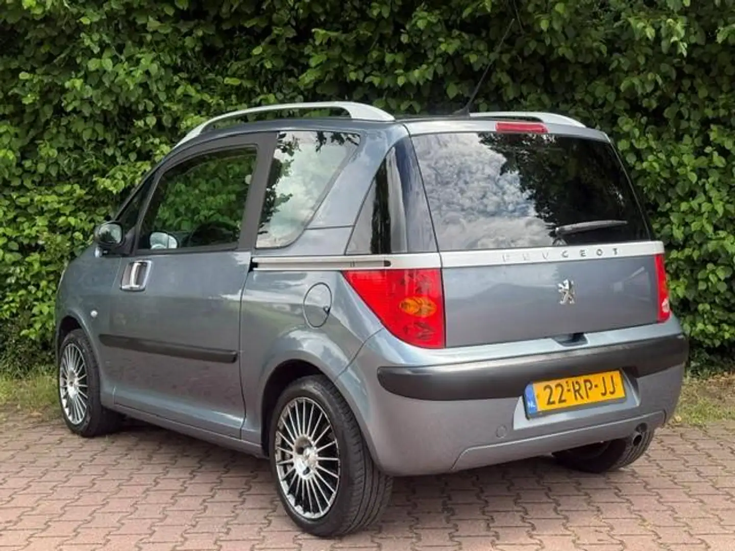 Peugeot 1007 1.4 Urban/Nieuwe APK Grau - 2