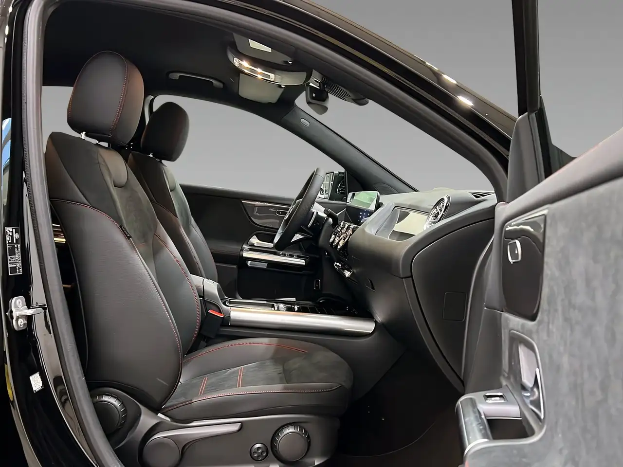 Mercedes-Benz GLA 180 AMG+MULTI+NIGHT+Ambi+TotW+LrHz+AHK+360° 14