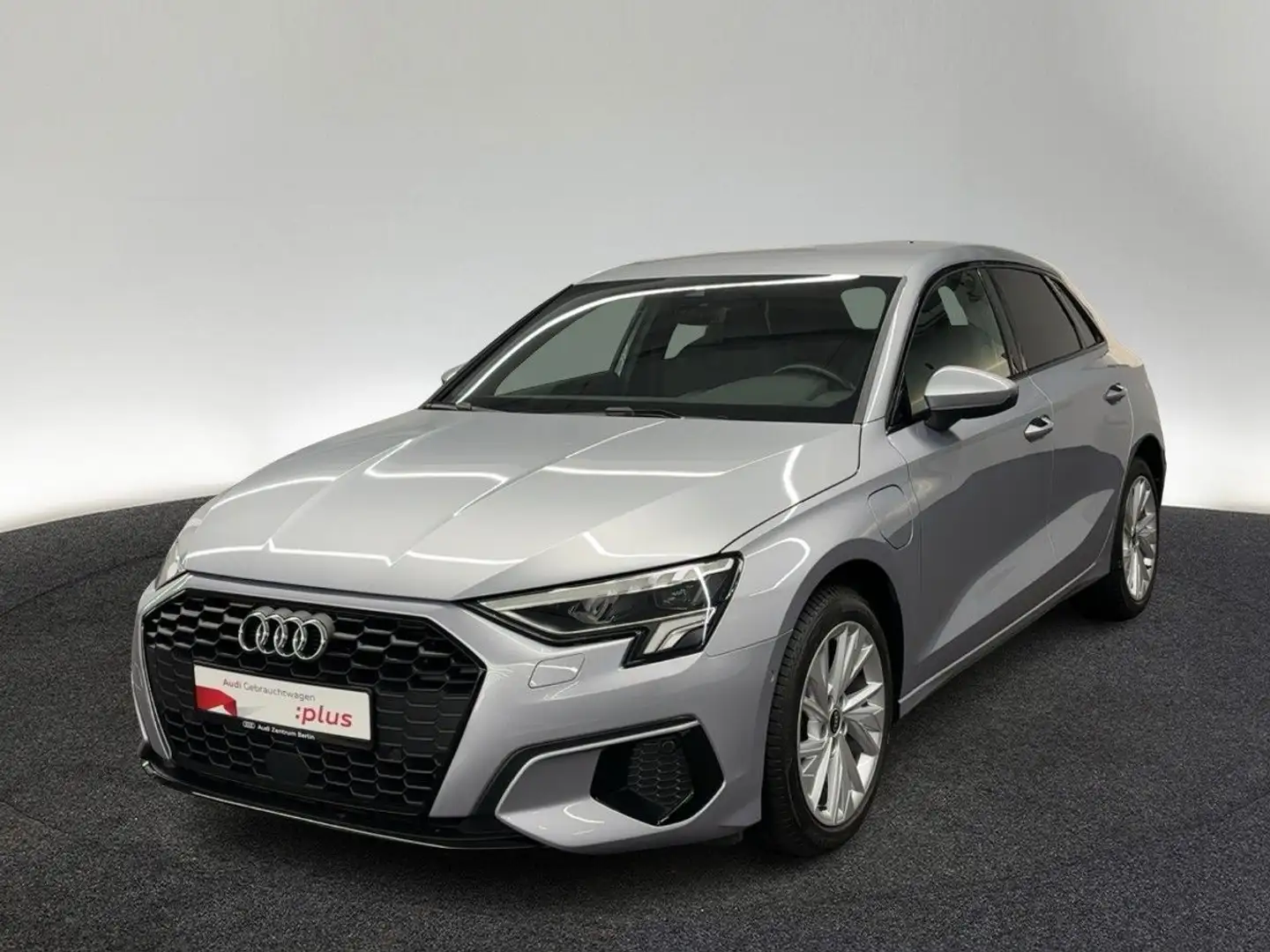 Audi A3 40 TFSI e Advanced S tr. LED RFK NA Silber - 2