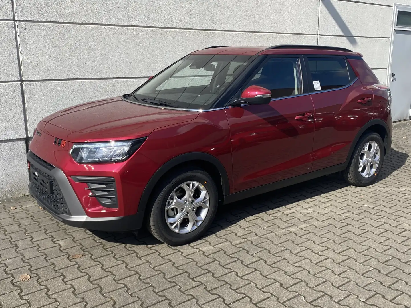 KGM Tivoli Tivoli 1,5 T-GDI 2WD AT  SoMo Red DigiTacho Nav RK Piros - 2