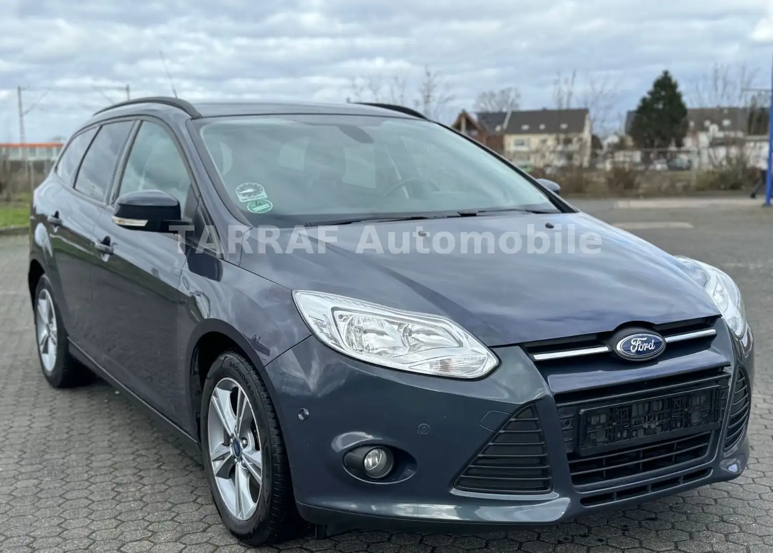 Ford Focus Turnier Champions Edition Motor Problem Gris - 1