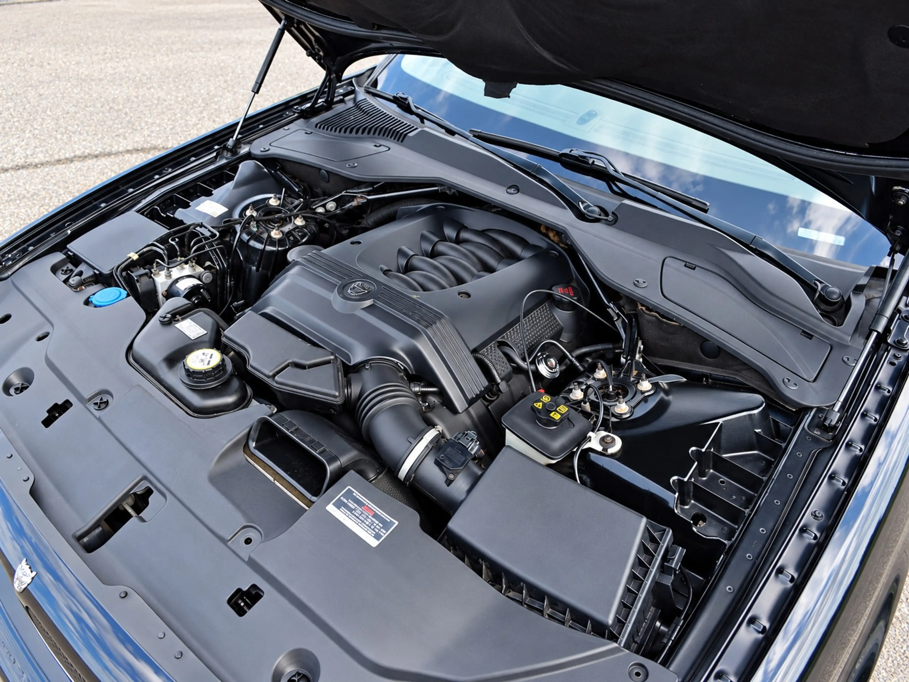 Jaguar XJ 4.2 V8 Sovereign LWB — photo 11