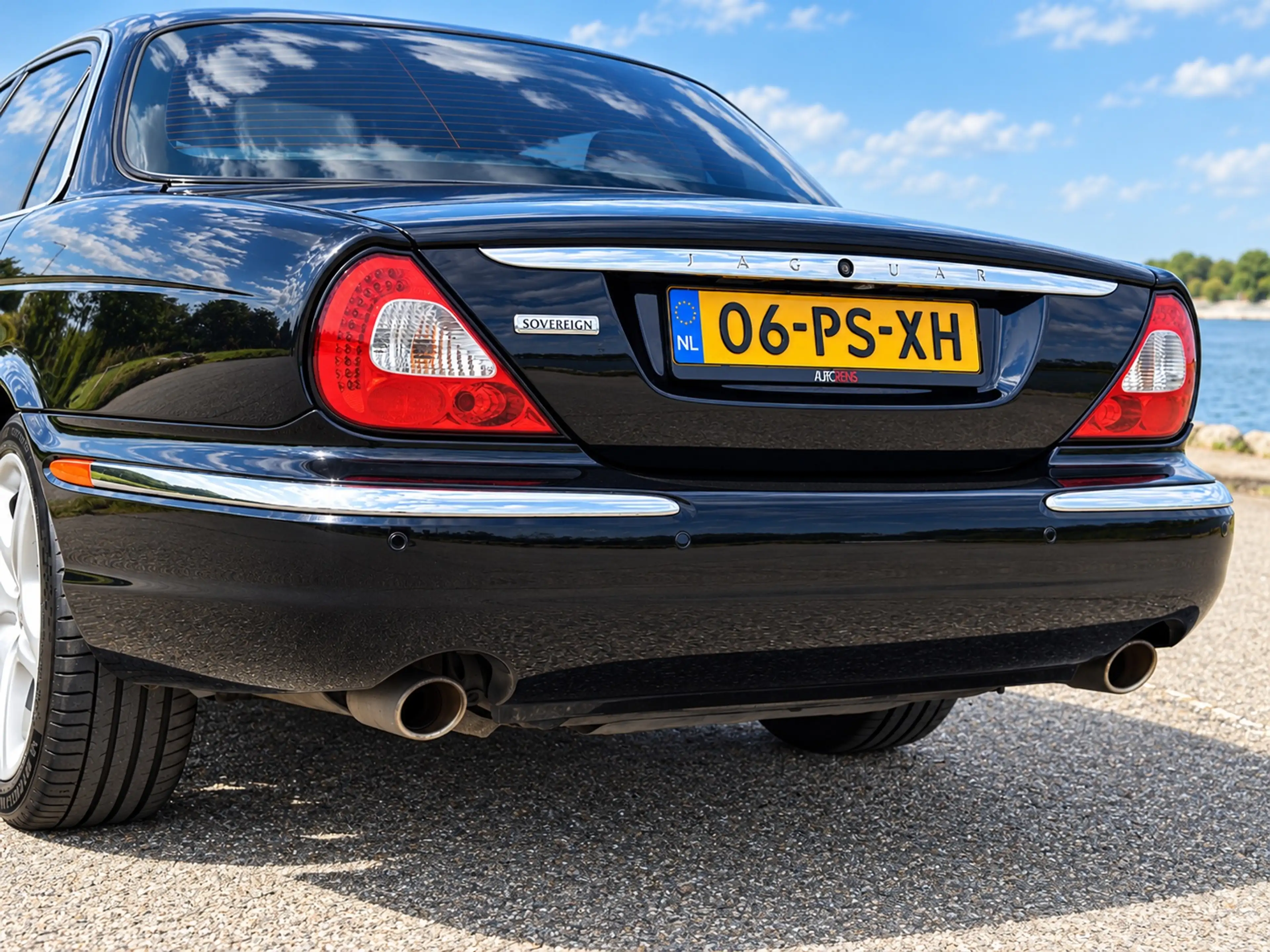 Jaguar XJ 4.2 V8 Sovereign LWB — photo 14