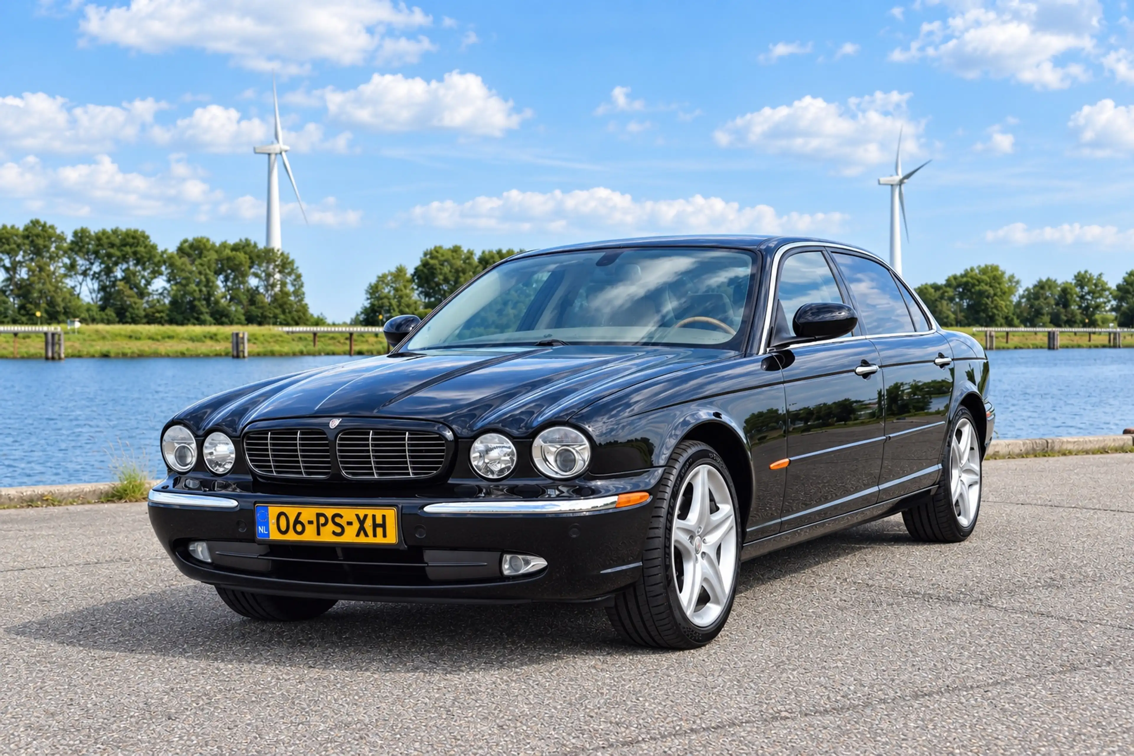 Jaguar XJ 4.2 V8 Sovereign LWB — photo 2