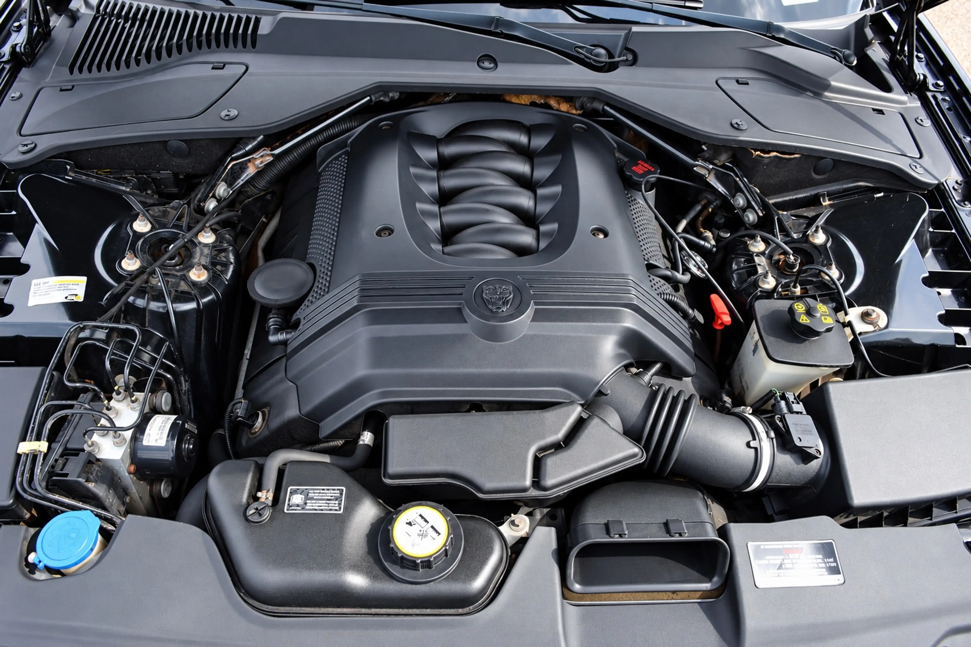 Jaguar XJ 4.2 V8 Sovereign LWB — photo 10