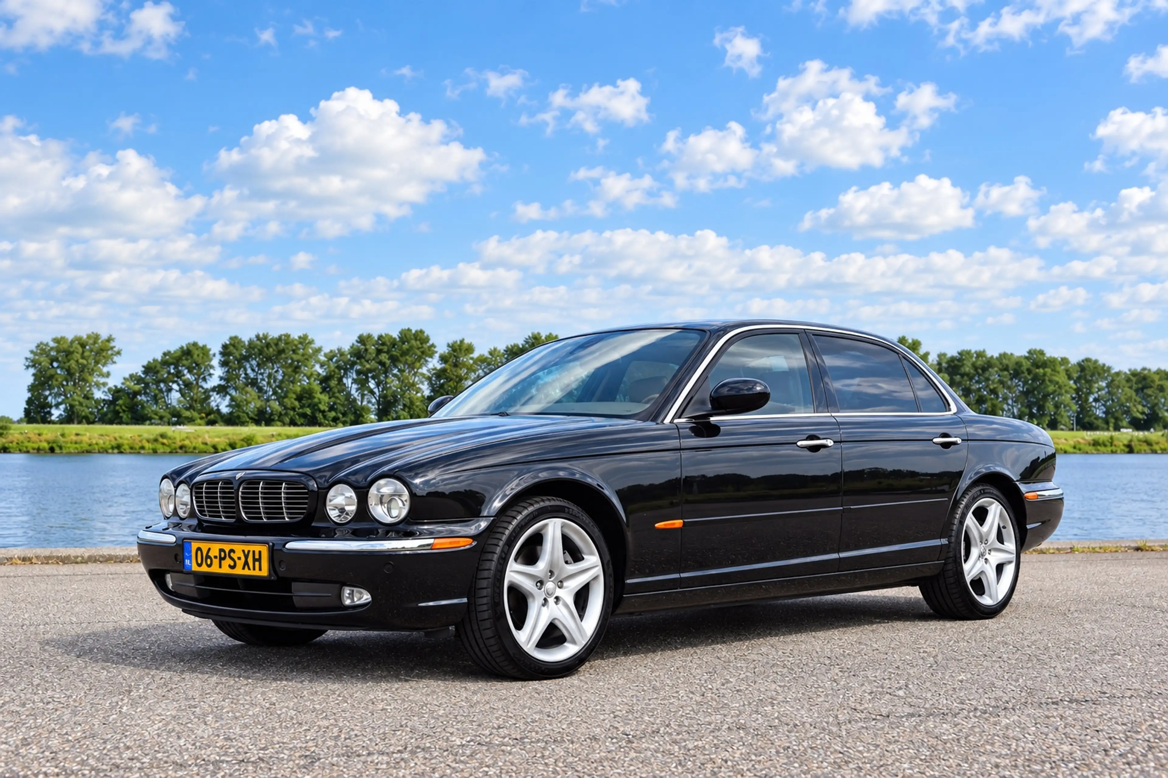 Jaguar XJ 4.2 V8 Sovereign LWB — photo 4