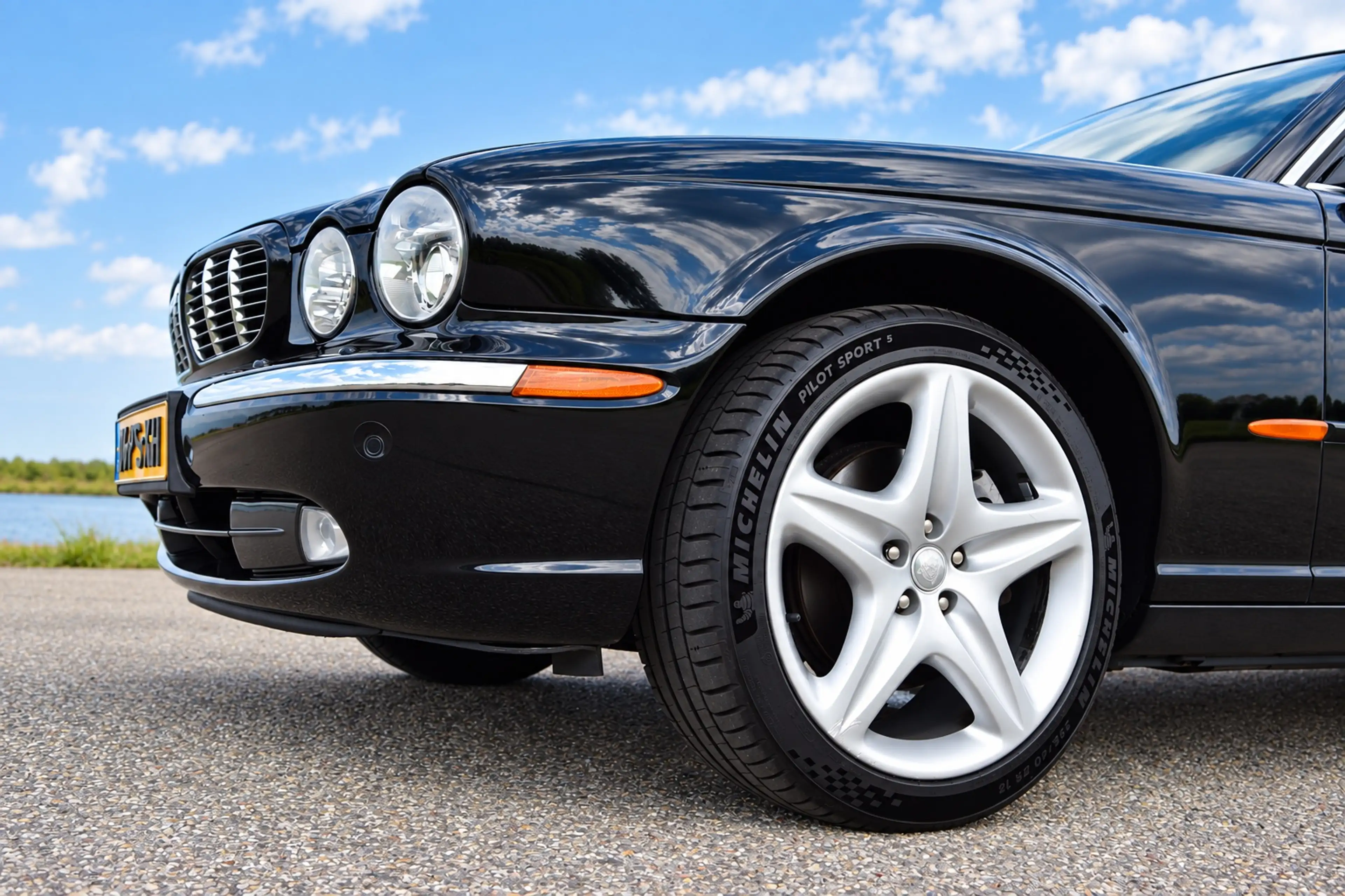 Jaguar XJ 4.2 V8 Sovereign LWB — photo 9