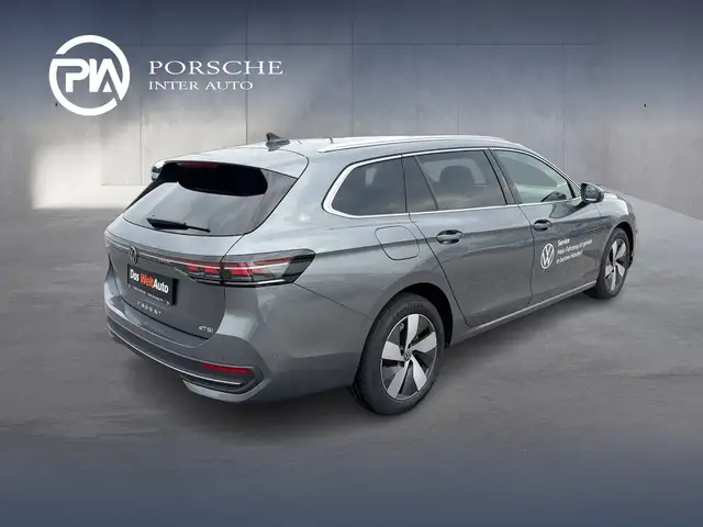Volkswagen Passat view 5