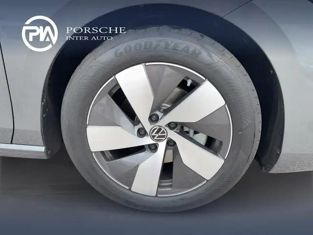 Volkswagen Passat view 7