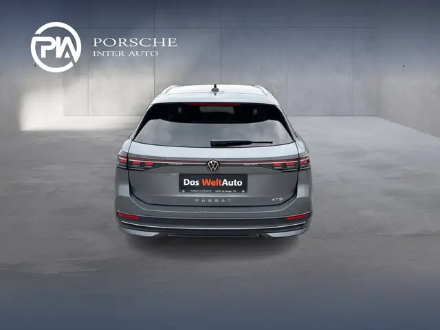 Volkswagen Passat view 4