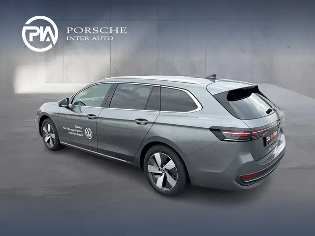 Volkswagen Passat view 3