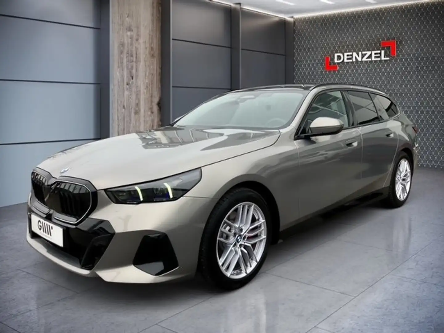 BMW 520 d xDrive Touring G61 B47 Grau - 1