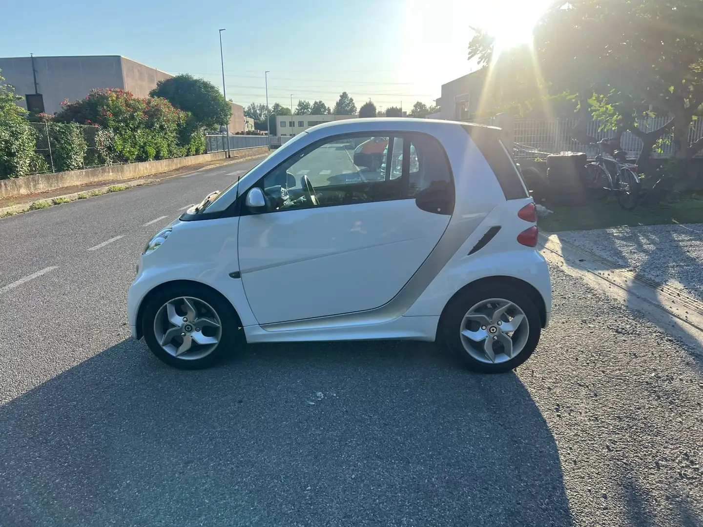 smart forTwo 1000 52 kW MHD coupé passion Bianco - 2