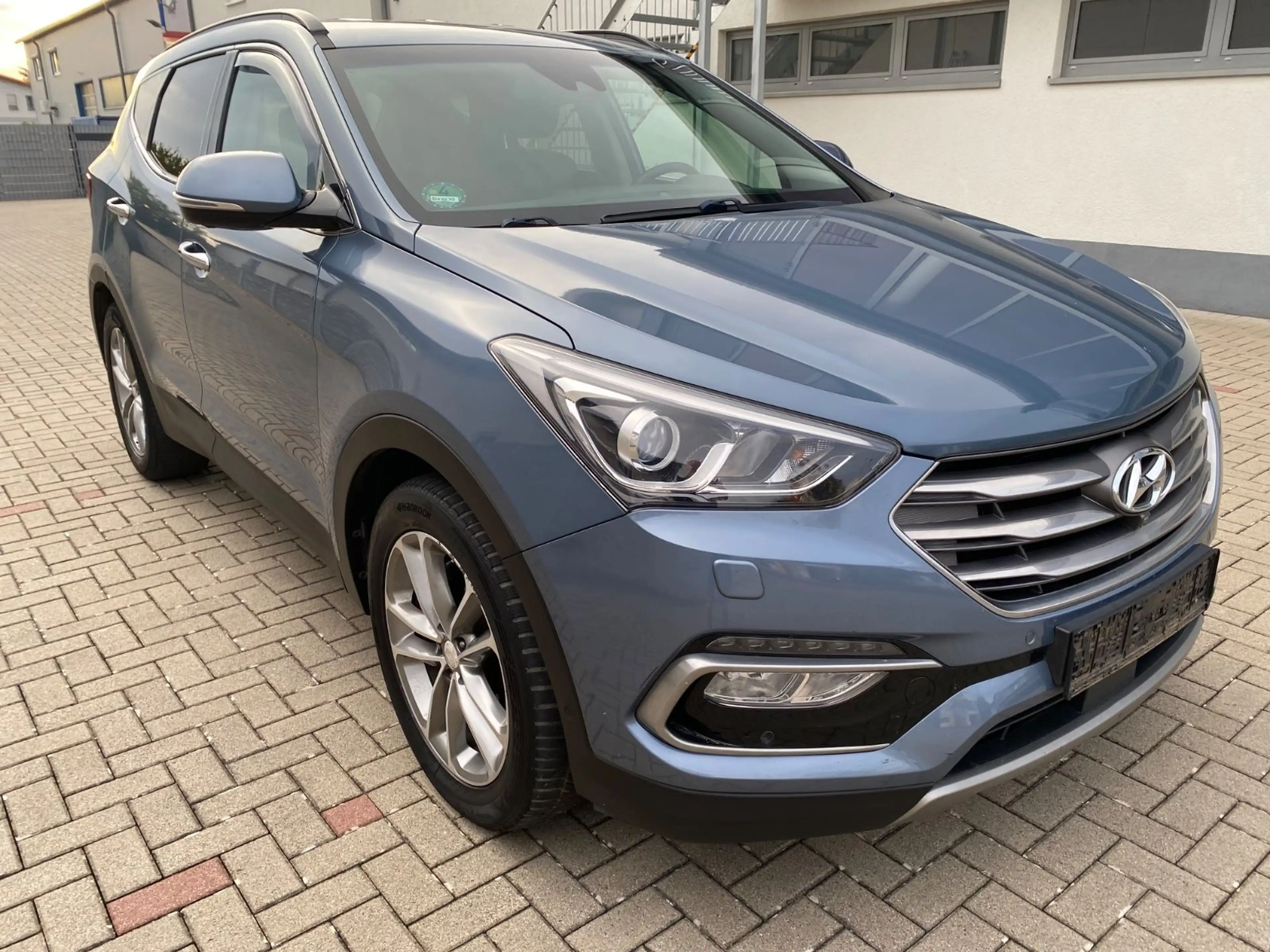 Hyundai SANTA FE blue Premium 4WD. Navi, Kamera, Xenon. — photo 4