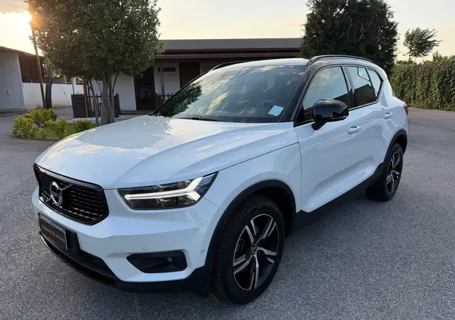 Volvo XC40 Momentum **POSS. PACK MEDIA** VED. NOTE