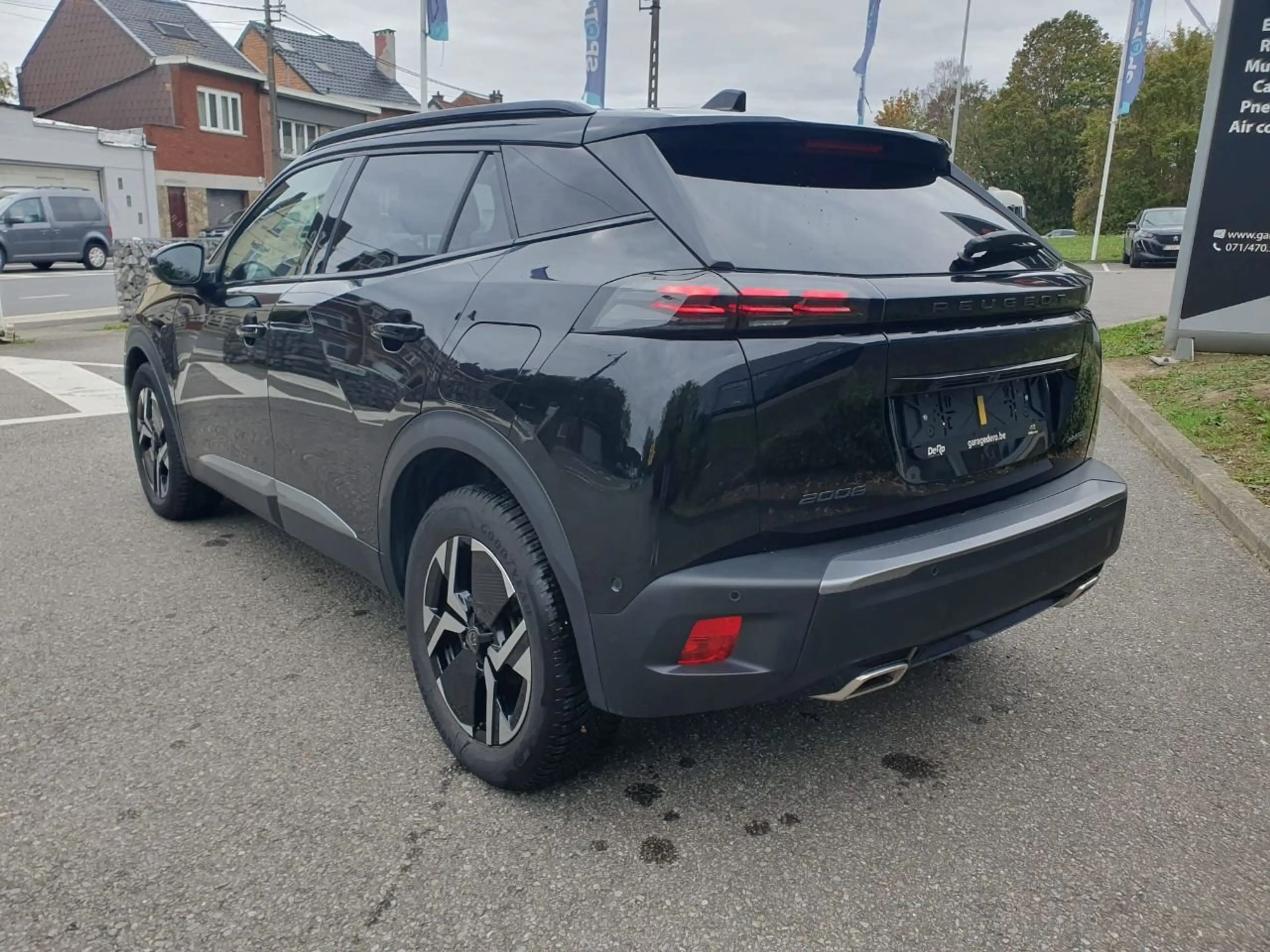 Peugeot 2008 GT HYBRID 145 BOITE AUTOMATIQUE — photo 4