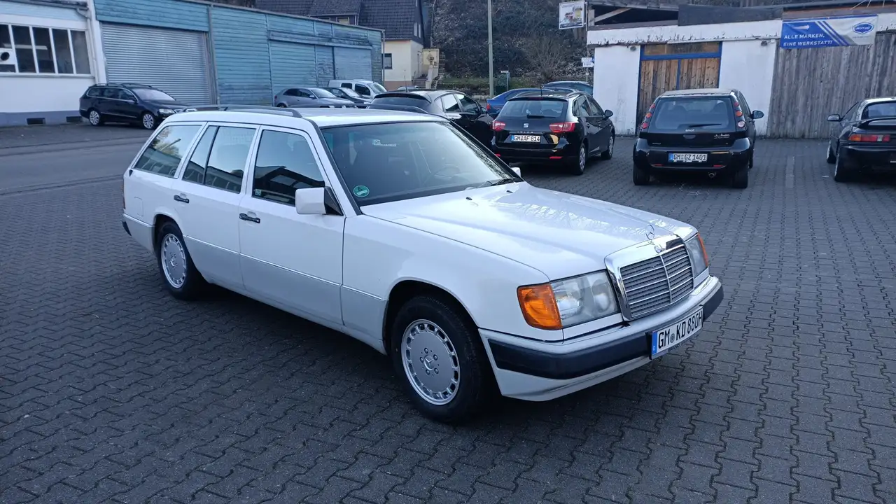 Mercedes-Benz E 230