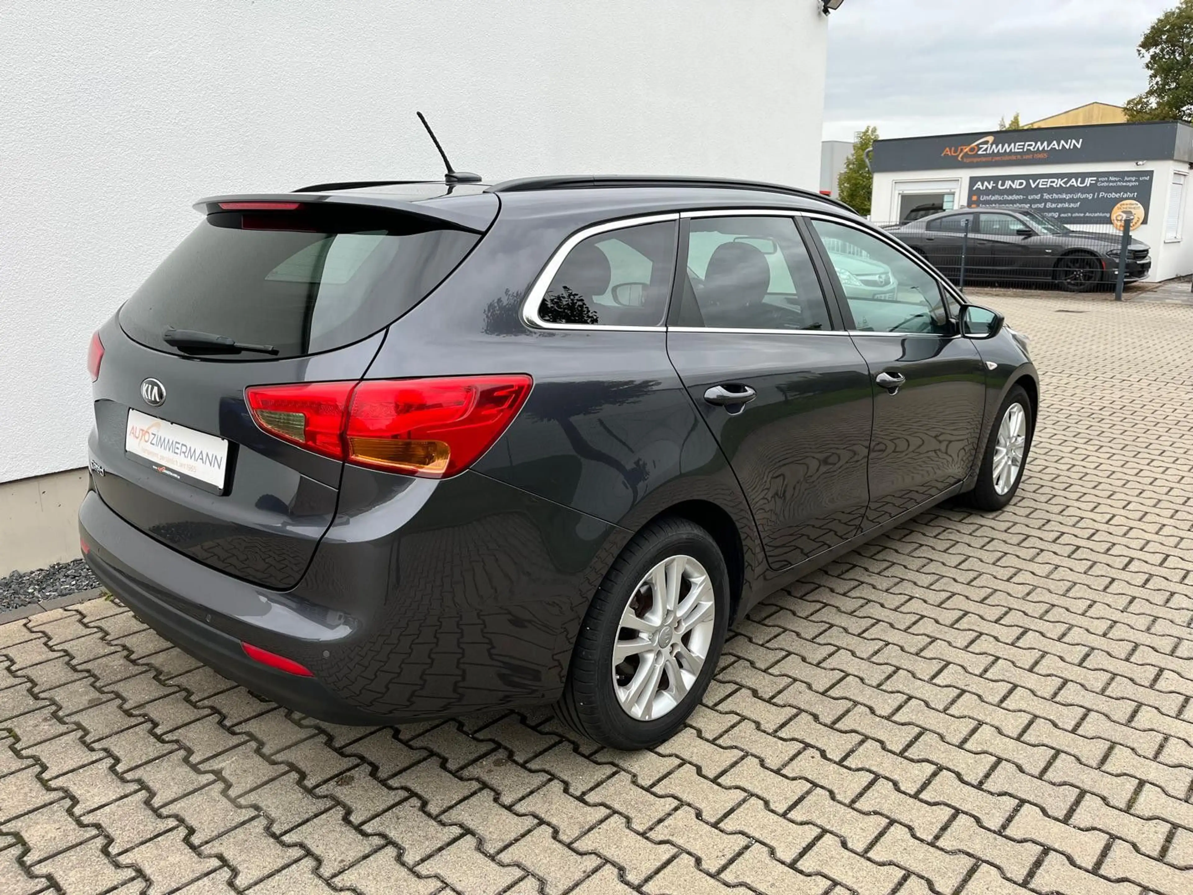 Kia Ceed SW / cee'd SW cee'd Dream Team NAVI Sitz/Lenkradheiz RF-Kamera — photo 4