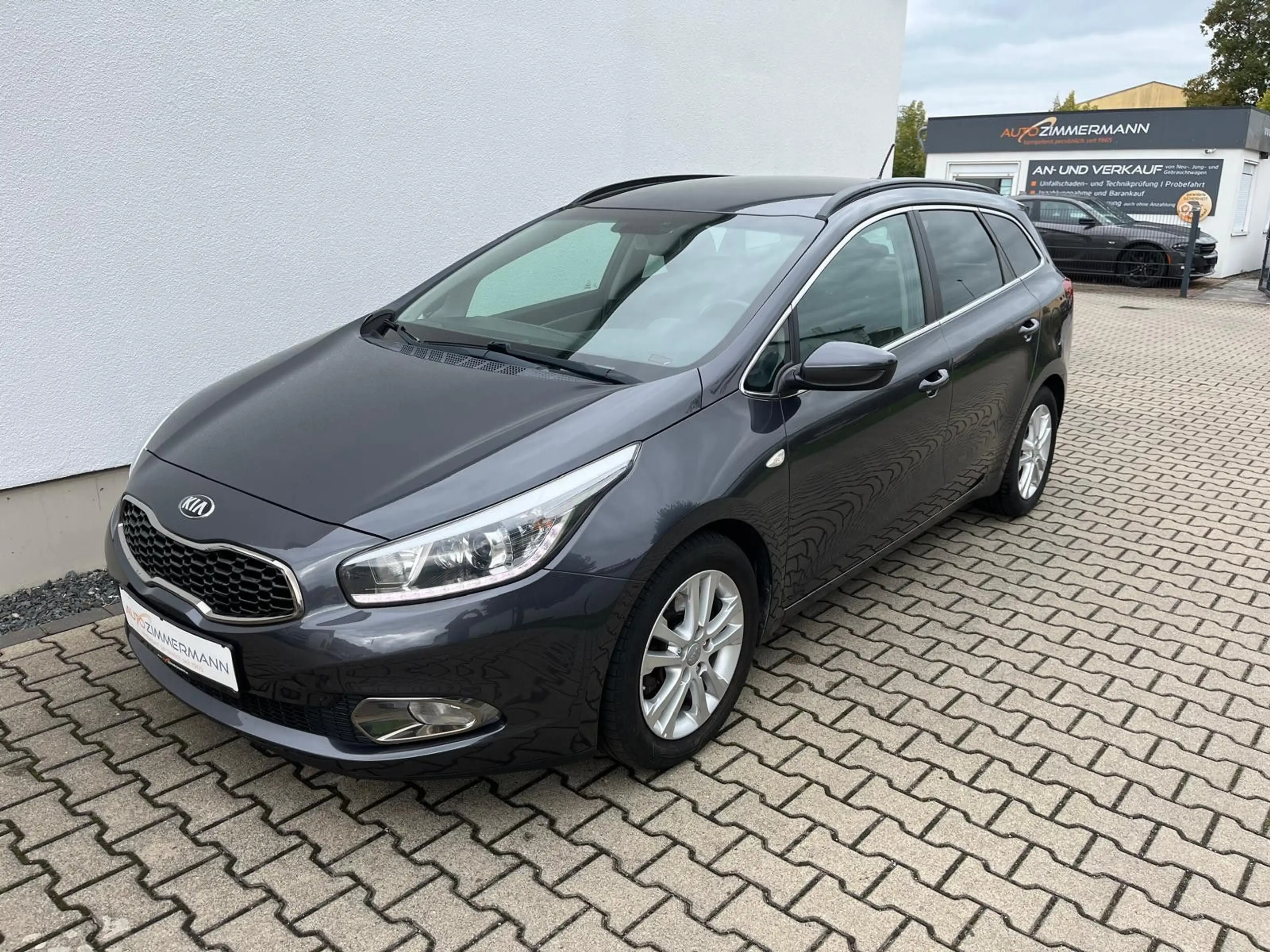 Kia Ceed SW / cee'd SW cee'd Dream Team NAVI Sitz/Lenkradheiz RF-Kamera — photo 3