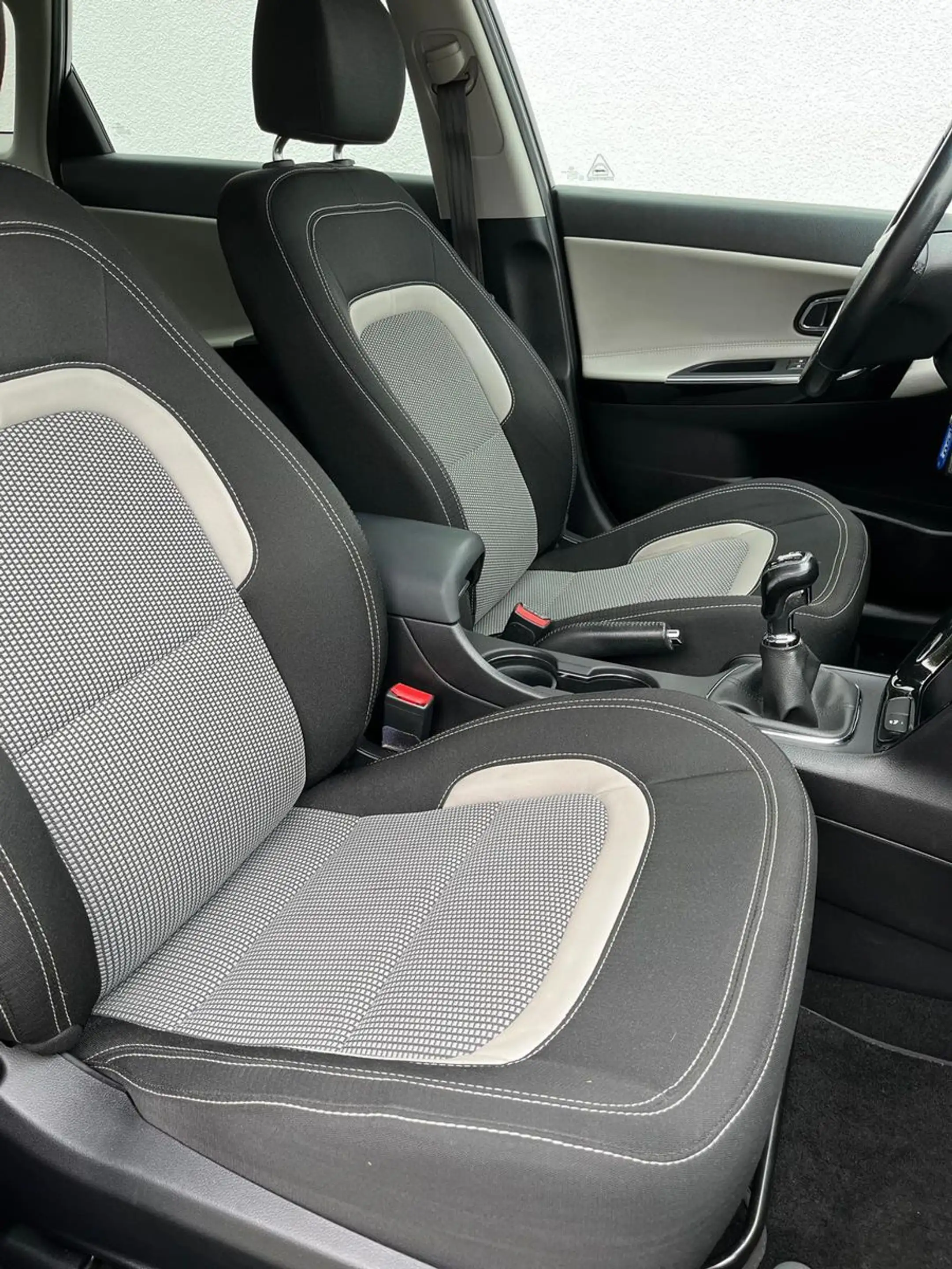 Kia Ceed SW / cee'd SW cee'd Dream Team NAVI Sitz/Lenkradheiz RF-Kamera — photo 14