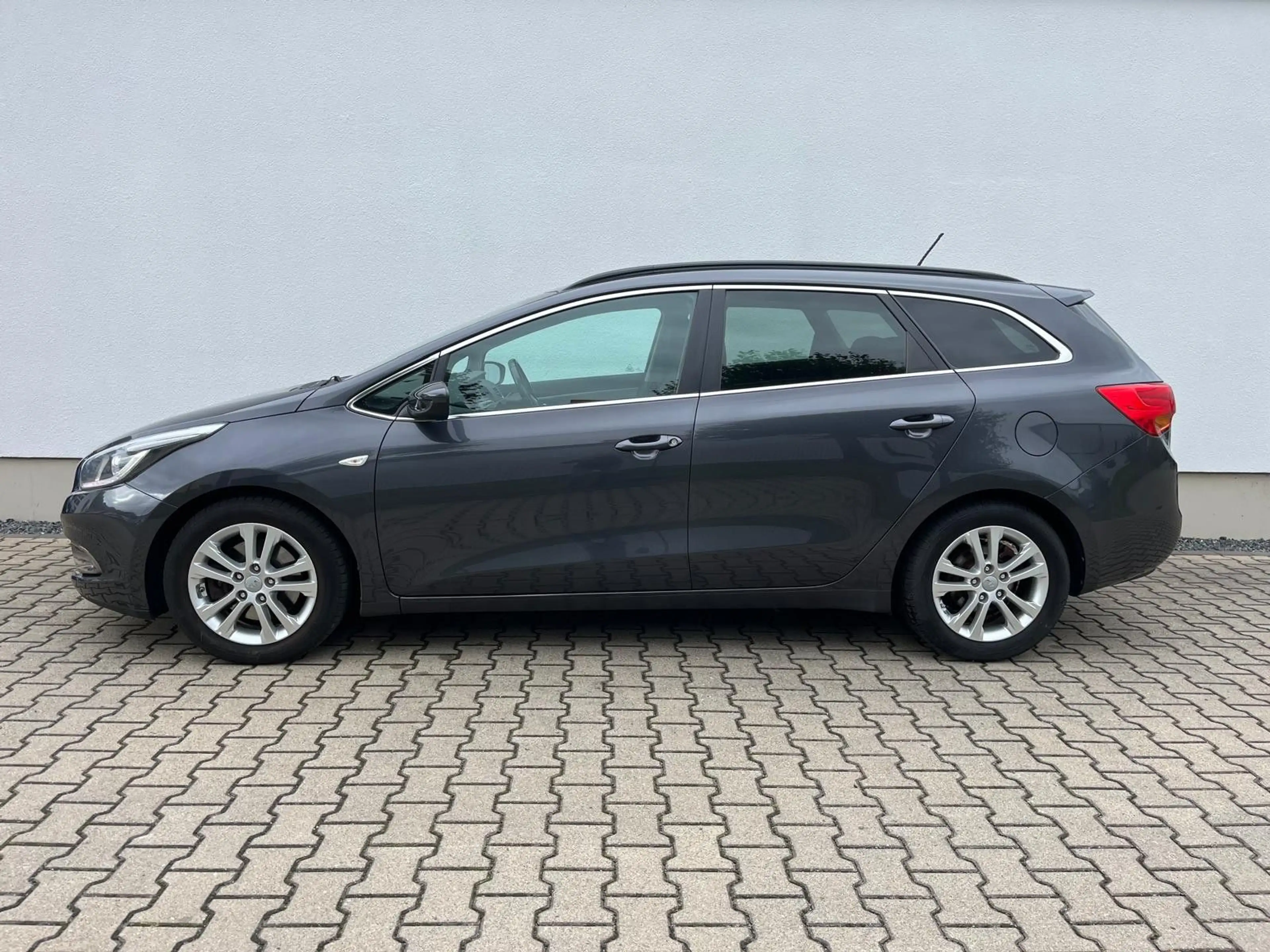Kia Ceed SW / cee'd SW cee'd Dream Team NAVI Sitz/Lenkradheiz RF-Kamera — photo 2