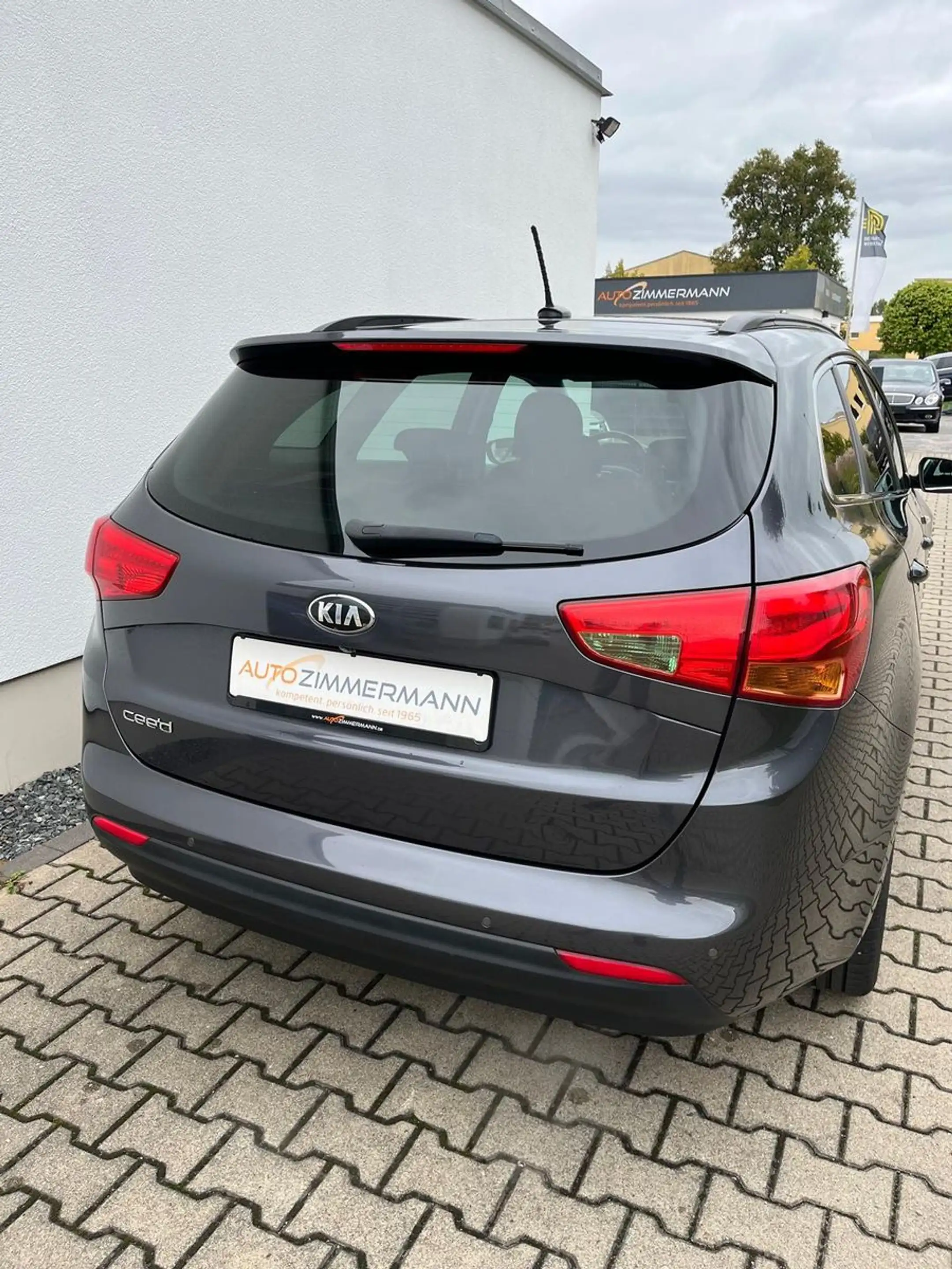 Kia Ceed SW / cee'd SW cee'd Dream Team NAVI Sitz/Lenkradheiz RF-Kamera — photo 5