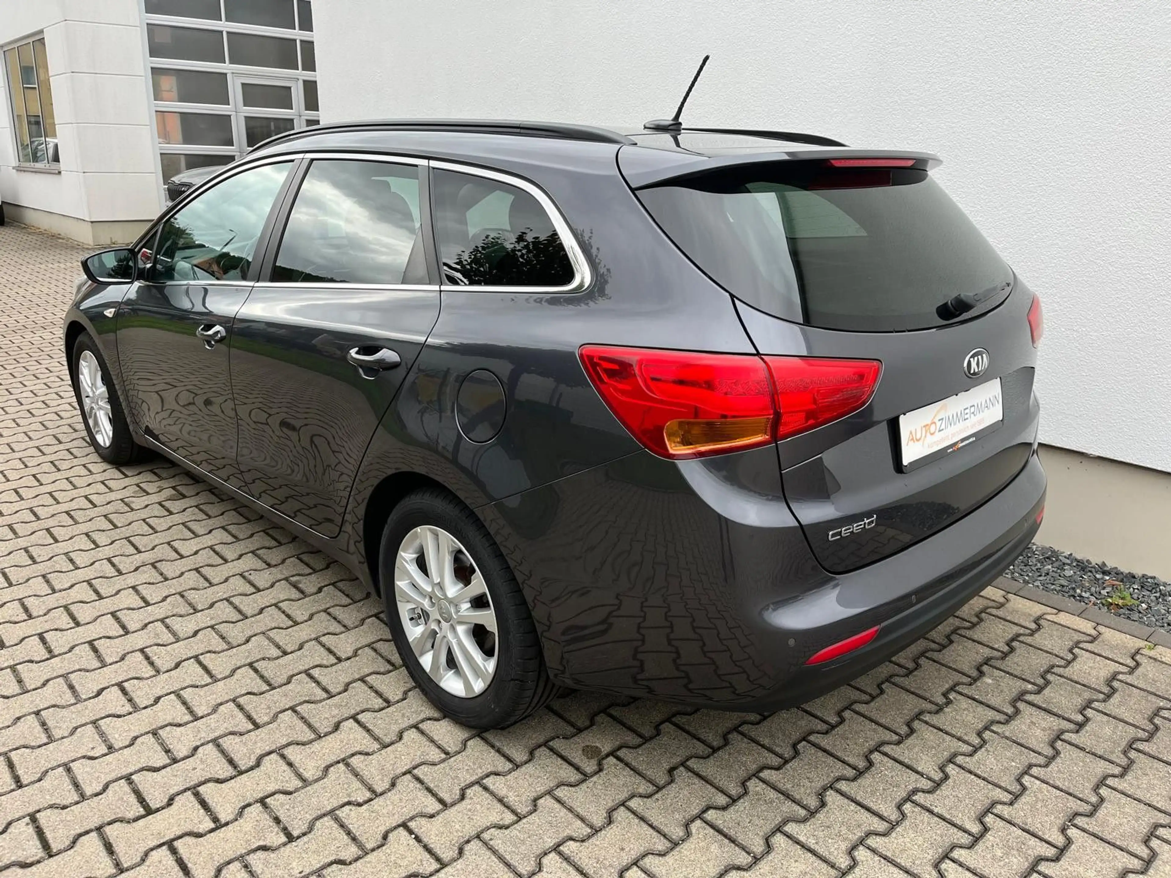 Kia Ceed SW / cee'd SW cee'd Dream Team NAVI Sitz/Lenkradheiz RF-Kamera — photo 7