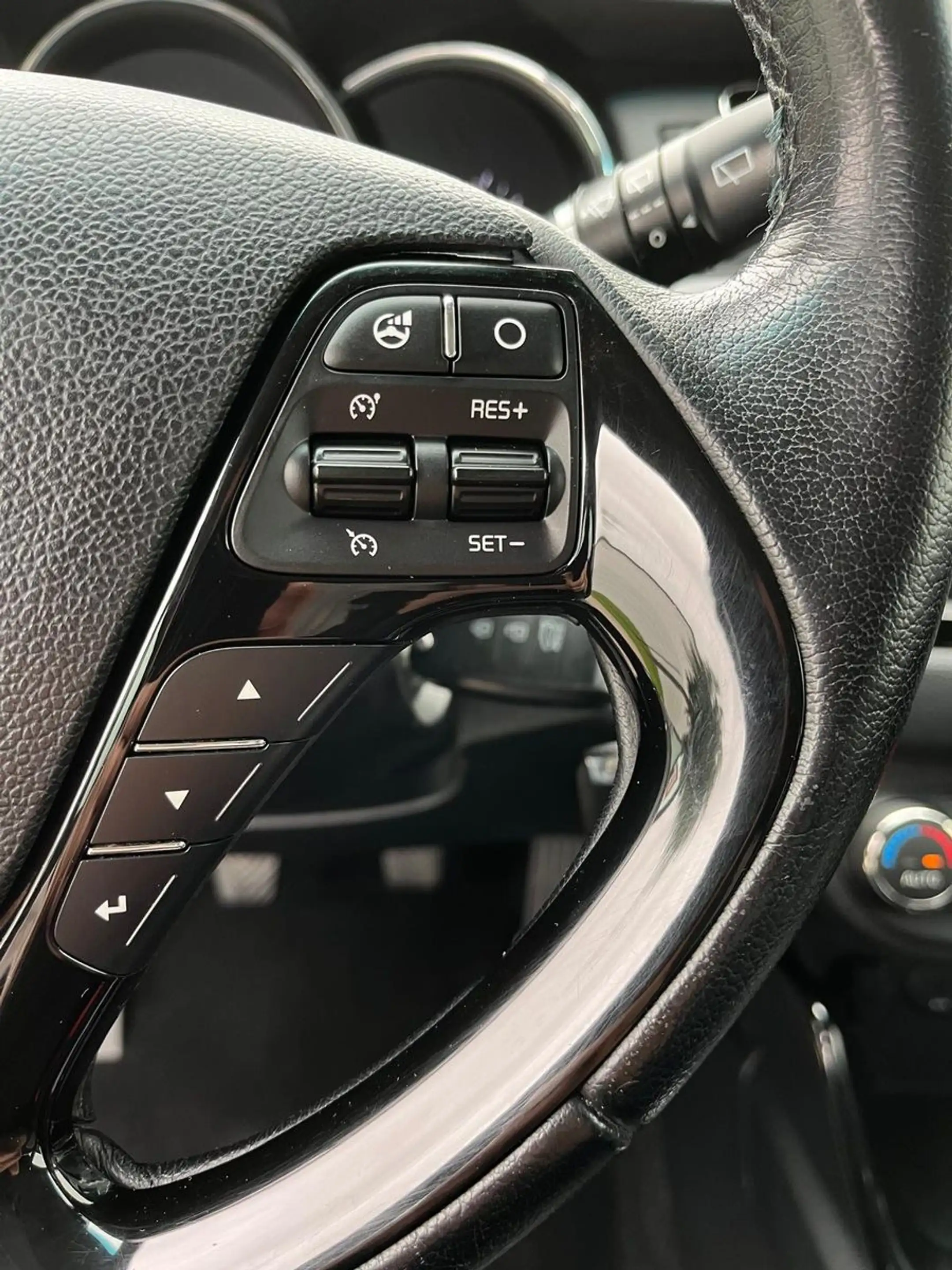 Kia Ceed SW / cee'd SW cee'd Dream Team NAVI Sitz/Lenkradheiz RF-Kamera — photo 11
