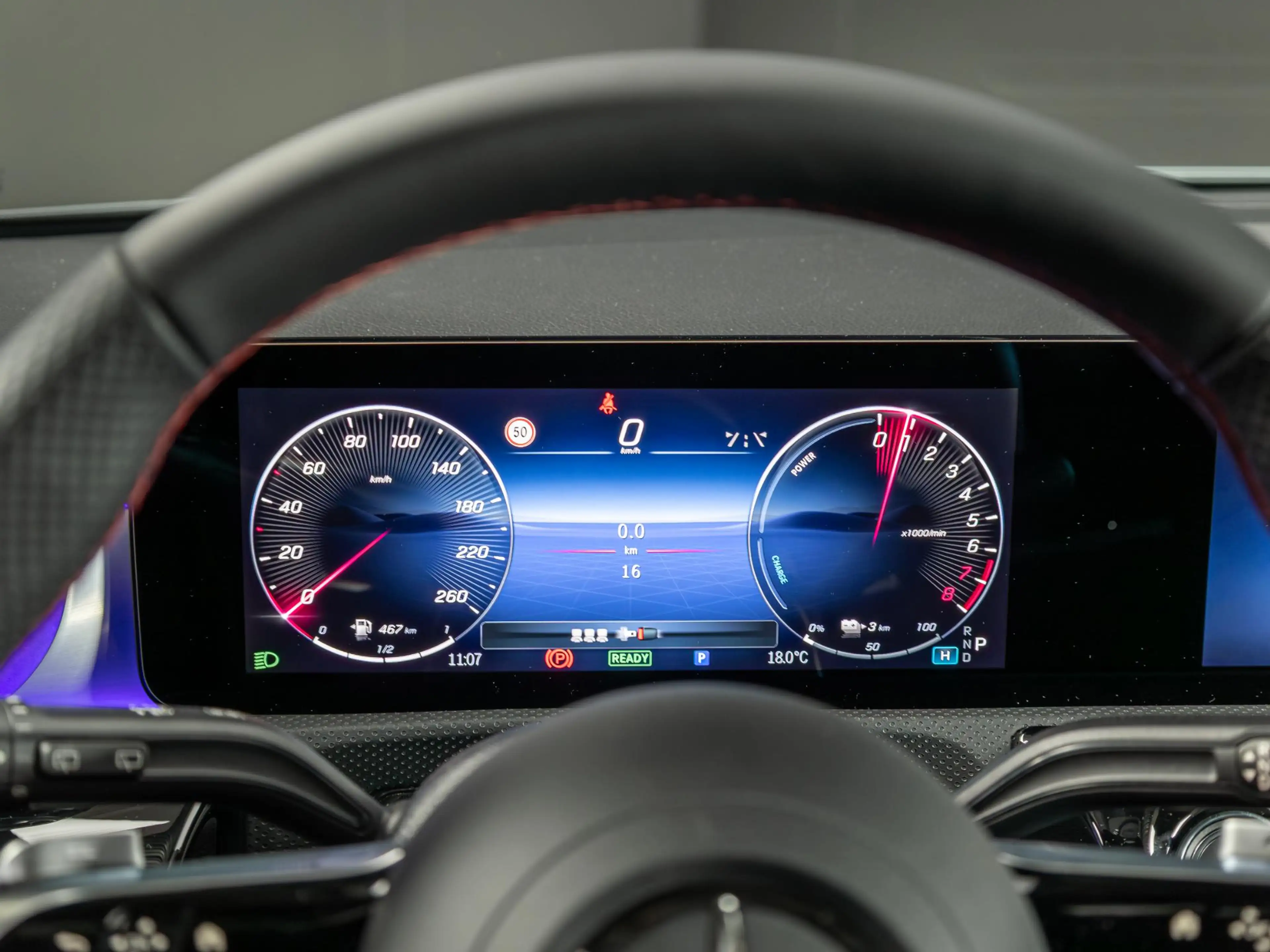 Mercedes-Benz A 250 Hatchback e Business Solution AMG | Panorama dak — photo 14