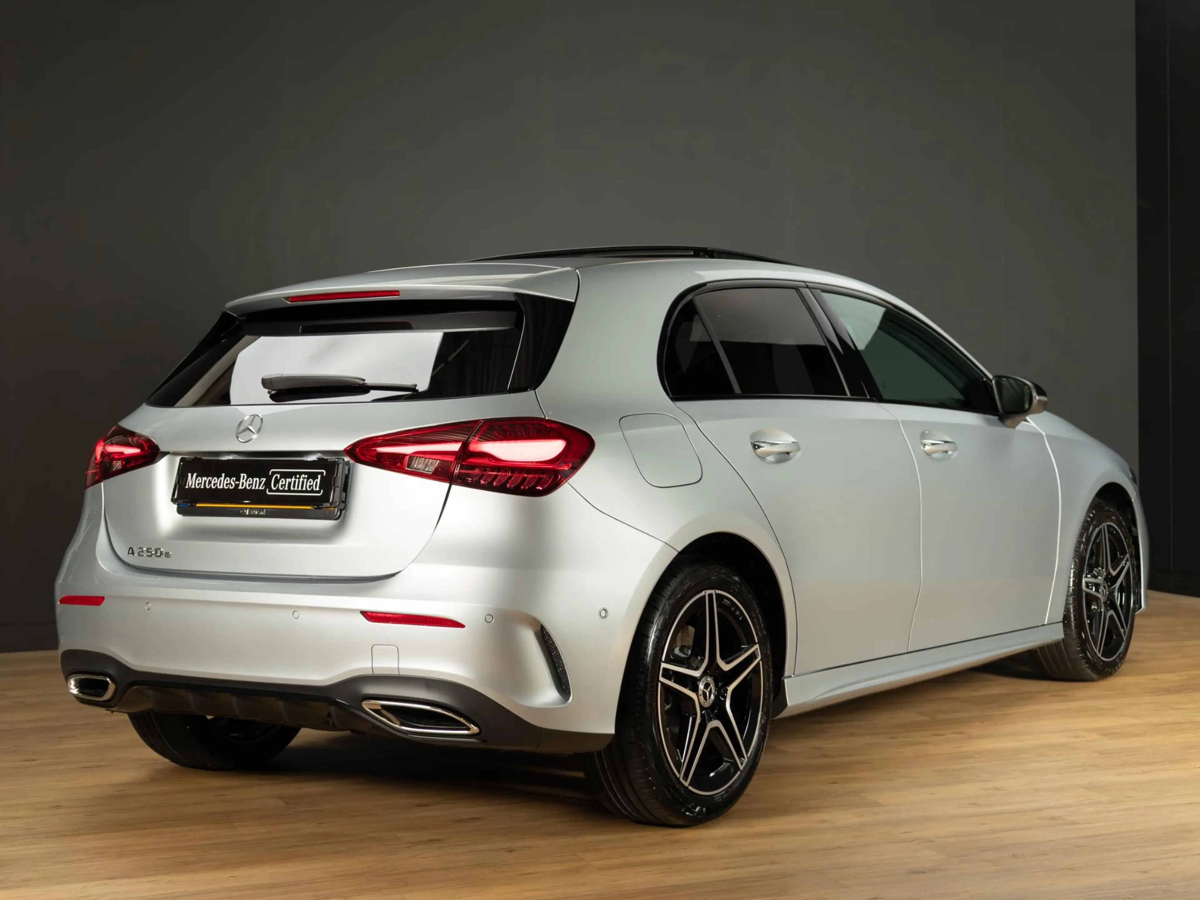 Mercedes-Benz A 250 Hatchback e Business Solution AMG | Panorama dak — photo 2