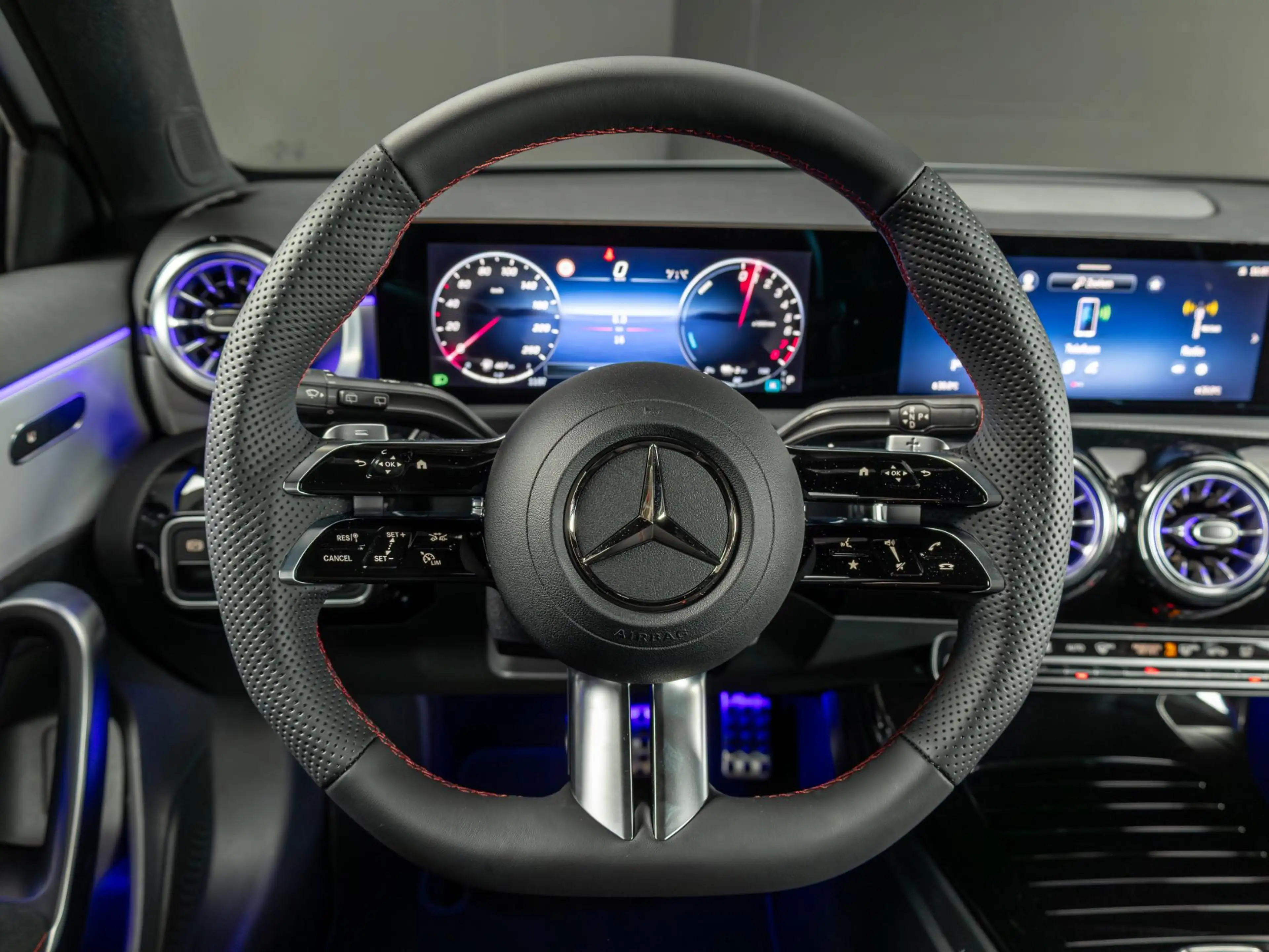 Mercedes-Benz A 250 Hatchback e Business Solution AMG | Panorama dak — photo 13