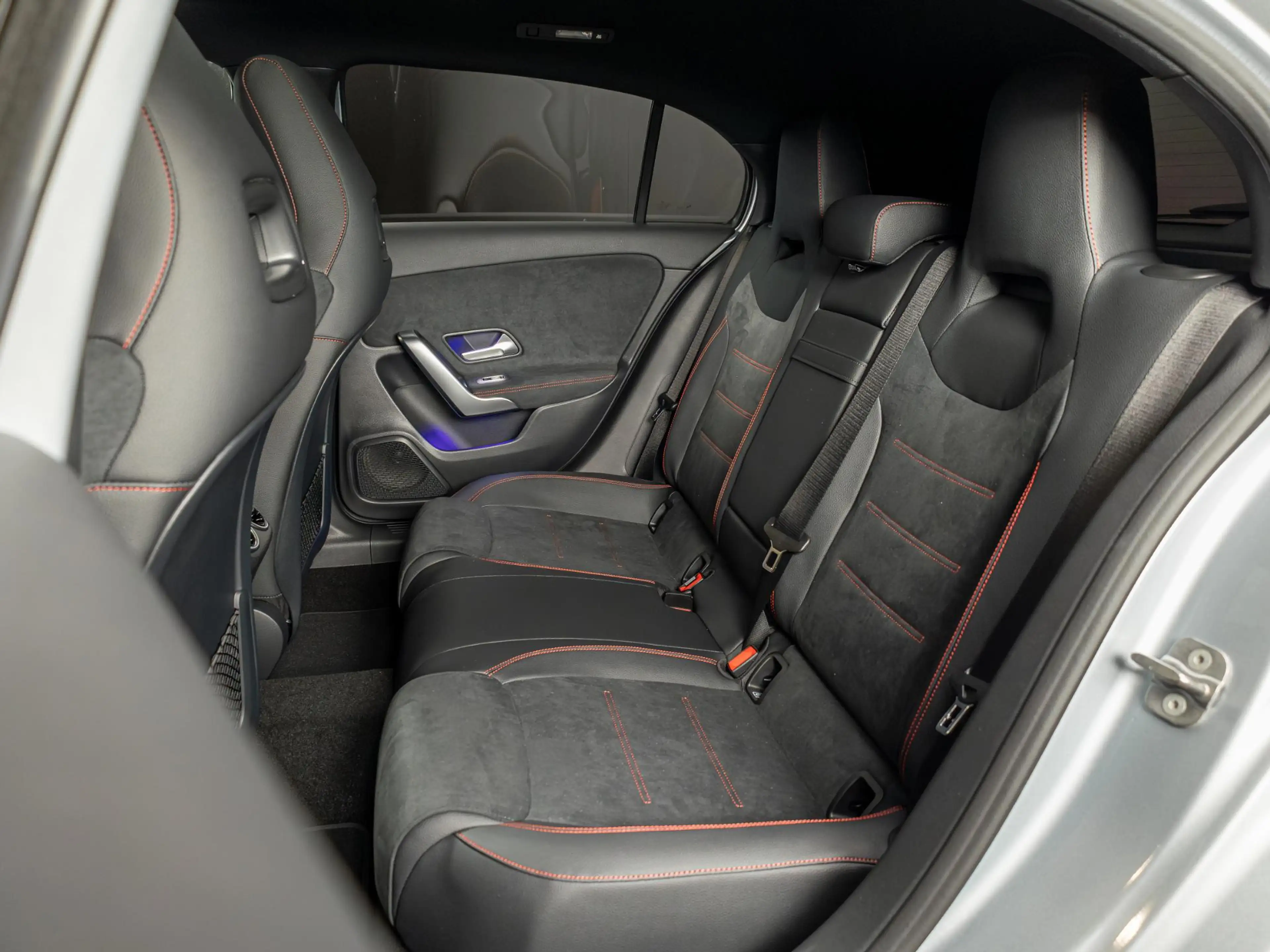 Mercedes-Benz A 250 Hatchback e Business Solution AMG | Panorama dak — photo 10